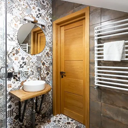 Good Days Shale 4 км до буковеля Chalet *