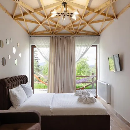 Good Days Shale 4 км до буковеля Chalet *